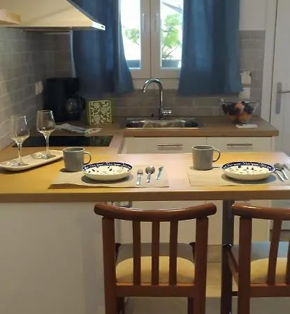 Golden Mile Studio-apartment Ypsos